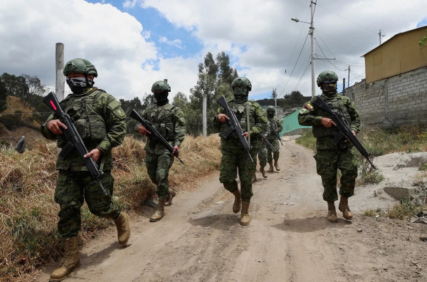 В Эквадоре телеведущих взяли в заложники в прямом эфире. В стране объявлено чрезвычайное положение на фоне всплеска преступности