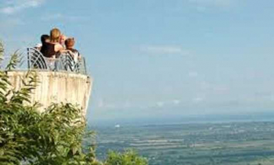 Заснят момент падения туристки из Сочи с высоты 50 метров в Абхазии